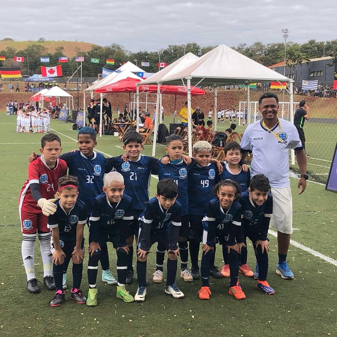 Time da UDI Football perfilado antes do jogo